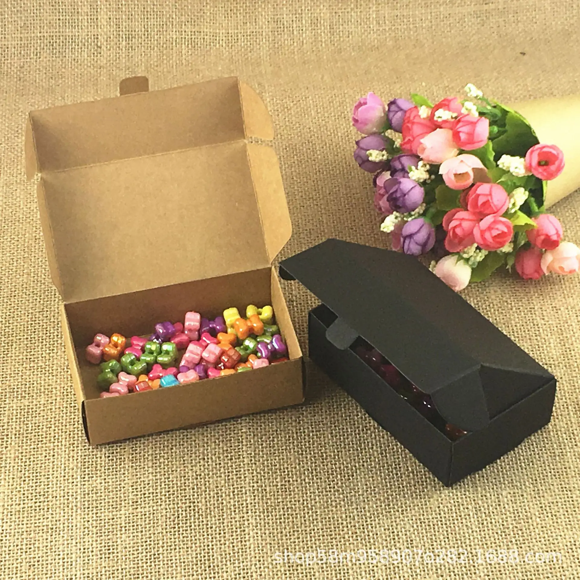Классическая ретро подарочная упаковочная коробка из крафт-бумаги, трехцветная пустая подарочная коробка DIY jewelry jewelry brooch в наличии Упаковочная Подарочная коробка